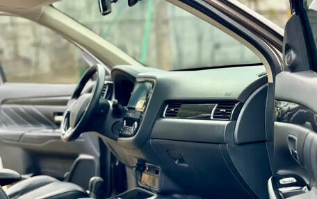 Mitsubishi Outlander III рестайлинг 3, 2021 год, 1 600 000 рублей, 10 фотография