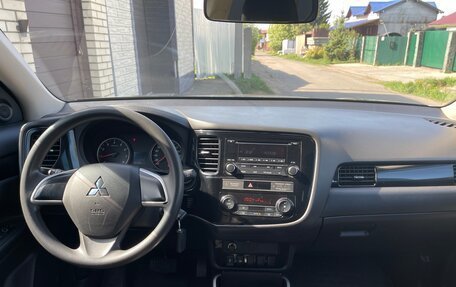 Mitsubishi Outlander III рестайлинг 3, 2019 год, 1 750 000 рублей, 4 фотография