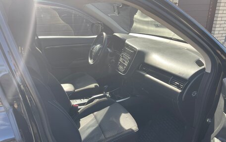 Mitsubishi Outlander III рестайлинг 3, 2019 год, 1 750 000 рублей, 8 фотография