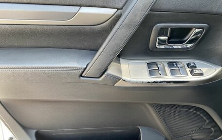 Mitsubishi Pajero IV, 2015 год, 2 415 000 рублей, 8 фотография