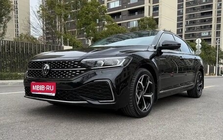 Volkswagen Passat B8 рестайлинг, 2021 год, 1 680 000 рублей, 1 фотография