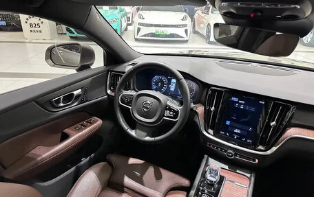 Volvo V60 II, 2021 год, 2 900 060 рублей, 12 фотография