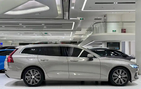 Volvo V60 II, 2021 год, 2 900 060 рублей, 4 фотография