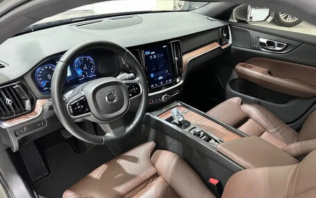 Volvo V60 II, 2021 год, 2 900 060 рублей, 8 фотография