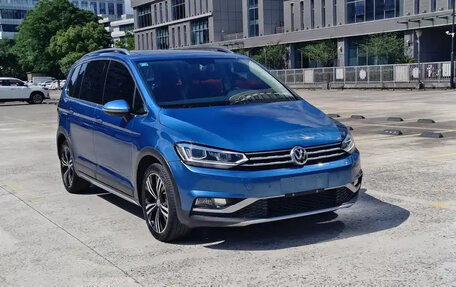 Volkswagen Touran III, 2021 год, 1 455 123 рублей, 3 фотография