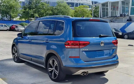 Volkswagen Touran III, 2021 год, 1 455 123 рублей, 7 фотография