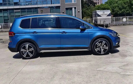 Volkswagen Touran III, 2021 год, 1 455 123 рублей, 4 фотография