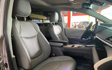Toyota Sienna, 2022 год, 3 901 000 рублей, 4 фотография