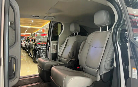 Toyota Sienna, 2022 год, 3 901 000 рублей, 5 фотография