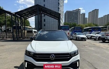 Volkswagen T-Roc I, 2022 год, 1 333 000 рублей, 1 фотография