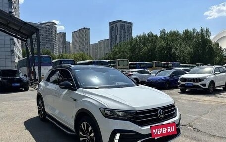 Volkswagen T-Roc I, 2022 год, 1 333 000 рублей, 3 фотография