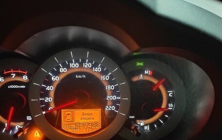 Toyota RAV4, 2006 год, 1 380 000 рублей, 20 фотография