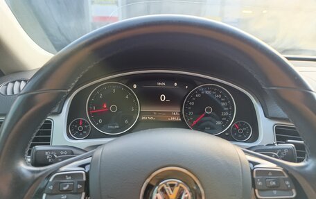 Volkswagen Touareg III, 2015 год, 2 910 000 рублей, 7 фотография