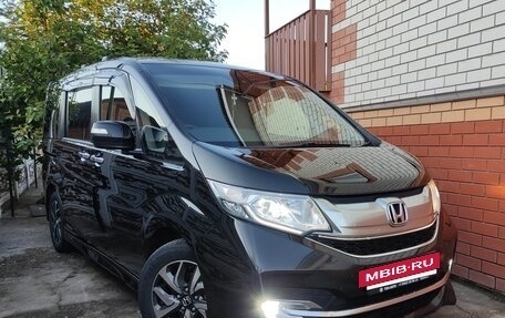 Honda Stepwgn IV, 2016 год, 1 950 000 рублей, 4 фотография