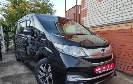 Honda Stepwgn IV, 2016 год, 1 950 000 рублей, 2 фотография