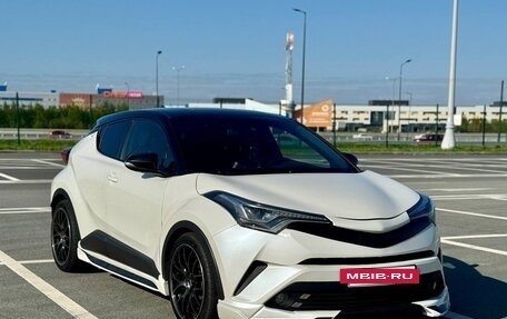 Toyota C-HR I рестайлинг, 2018 год, 2 300 000 рублей, 2 фотография