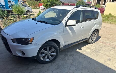 Mitsubishi Outlander III рестайлинг 3, 2011 год, 900 000 рублей, 1 фотография