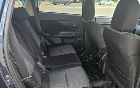 Mitsubishi Outlander III рестайлинг 3, 2020 год, 2 600 000 рублей, 6 фотография