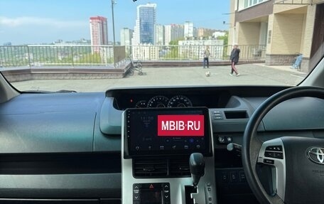 Toyota Noah III, 2011 год, 1 540 000 рублей, 16 фотография