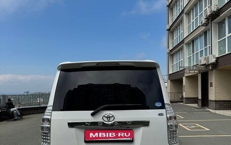 Toyota Noah III, 2011 год, 1 540 000 рублей, 5 фотография