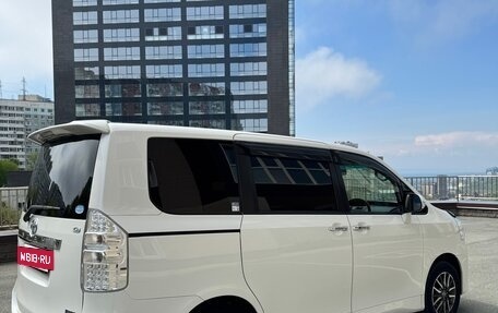 Toyota Noah III, 2011 год, 1 540 000 рублей, 4 фотография