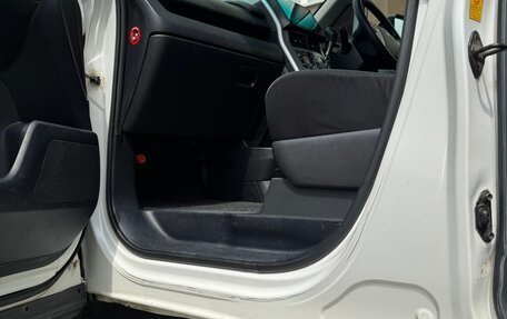 Toyota Noah III, 2011 год, 1 540 000 рублей, 23 фотография