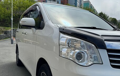 Toyota Noah III, 2011 год, 1 540 000 рублей, 35 фотография