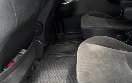 Toyota Noah III, 2011 год, 1 540 000 рублей, 34 фотография