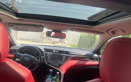Toyota Camry, 2019 год, 2 300 000 рублей, 4 фотография