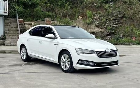 Skoda Superb III рестайлинг, 2021 год, 2 150 441 рублей, 1 фотография