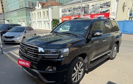 Toyota Land Cruiser 200, 2017 год, 6 700 000 рублей, 2 фотография