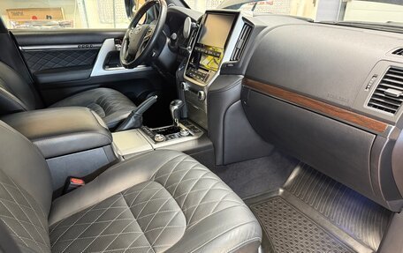 Toyota Land Cruiser 200, 2017 год, 6 700 000 рублей, 10 фотография