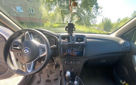 Renault Logan II, 2018 год, 585 000 рублей, 8 фотография