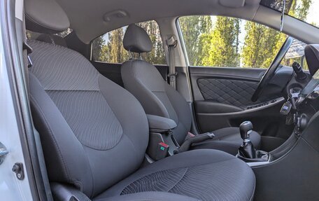 Hyundai Solaris II рестайлинг, 2014 год, 900 000 рублей, 18 фотография