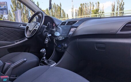 Hyundai Solaris II рестайлинг, 2014 год, 900 000 рублей, 19 фотография