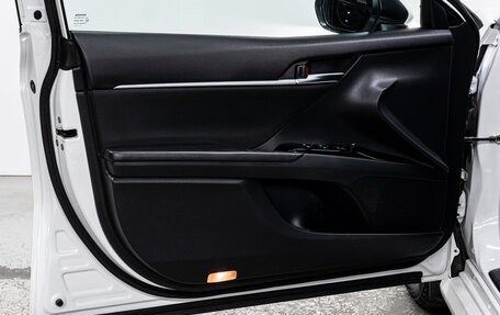 Toyota Camry, 2019 год, 2 800 000 рублей, 10 фотография