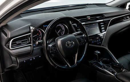 Toyota Camry, 2019 год, 2 800 000 рублей, 9 фотография