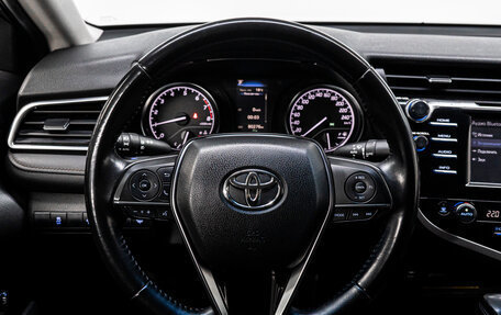 Toyota Camry, 2019 год, 2 800 000 рублей, 17 фотография