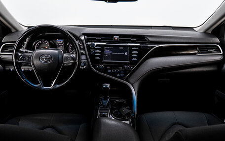 Toyota Camry, 2019 год, 2 800 000 рублей, 16 фотография