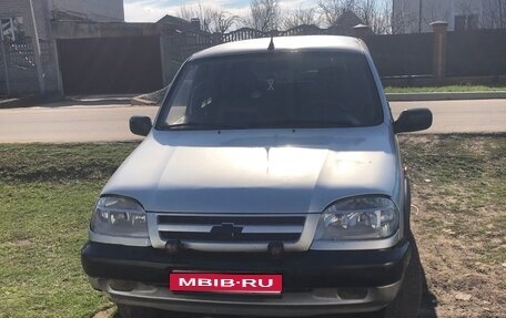 Chevrolet Niva I рестайлинг, 2003 год, 270 000 рублей, 1 фотография