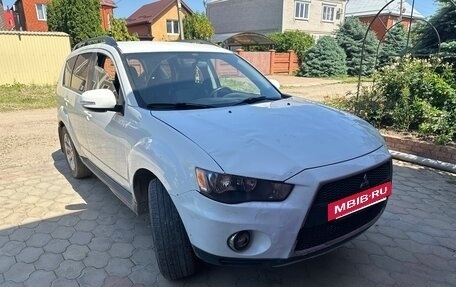 Mitsubishi Outlander III рестайлинг 3, 2011 год, 900 000 рублей, 2 фотография