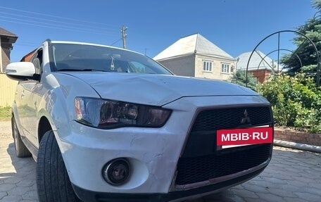 Mitsubishi Outlander III рестайлинг 3, 2011 год, 900 000 рублей, 9 фотография