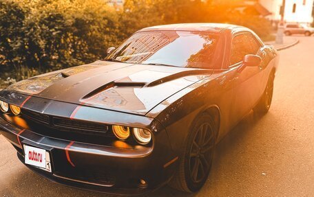 Dodge Challenger III рестайлинг 2, 2018 год, 3 847 450 рублей, 2 фотография