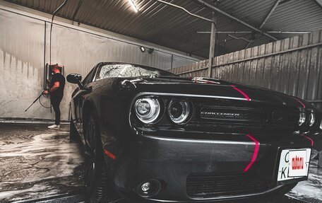 Dodge Challenger III рестайлинг 2, 2018 год, 3 847 450 рублей, 8 фотография