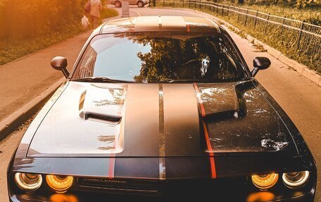 Dodge Challenger III рестайлинг 2, 2018 год, 3 847 450 рублей, 3 фотография