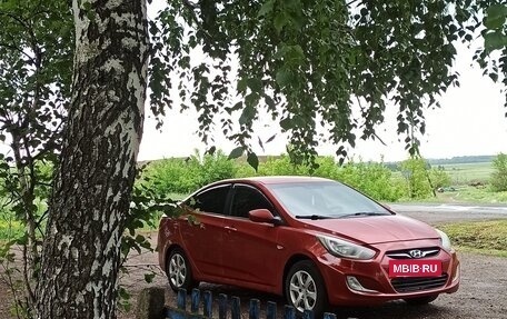 Hyundai Solaris II рестайлинг, 2012 год, 570 000 рублей, 2 фотография