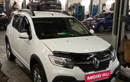Renault Sandero II рестайлинг, 2019 год, 1 020 000 рублей, 2 фотография