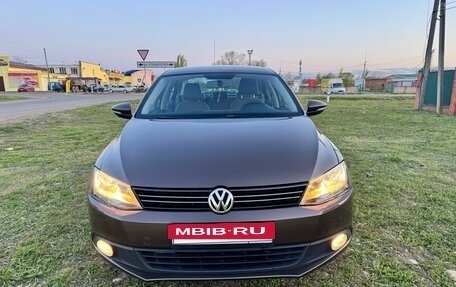 Volkswagen Jetta VI, 2012 год, 950 000 рублей, 3 фотография