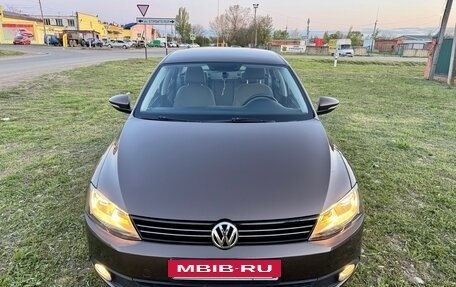 Volkswagen Jetta VI, 2012 год, 950 000 рублей, 2 фотография
