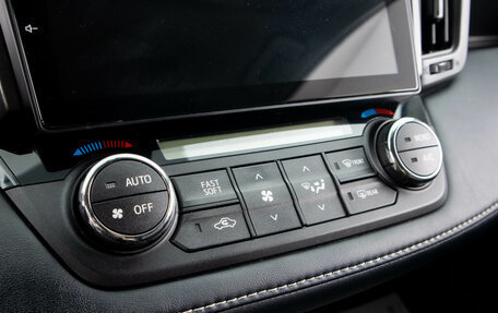 Toyota RAV4, 2018 год, 2 699 000 рублей, 24 фотография
